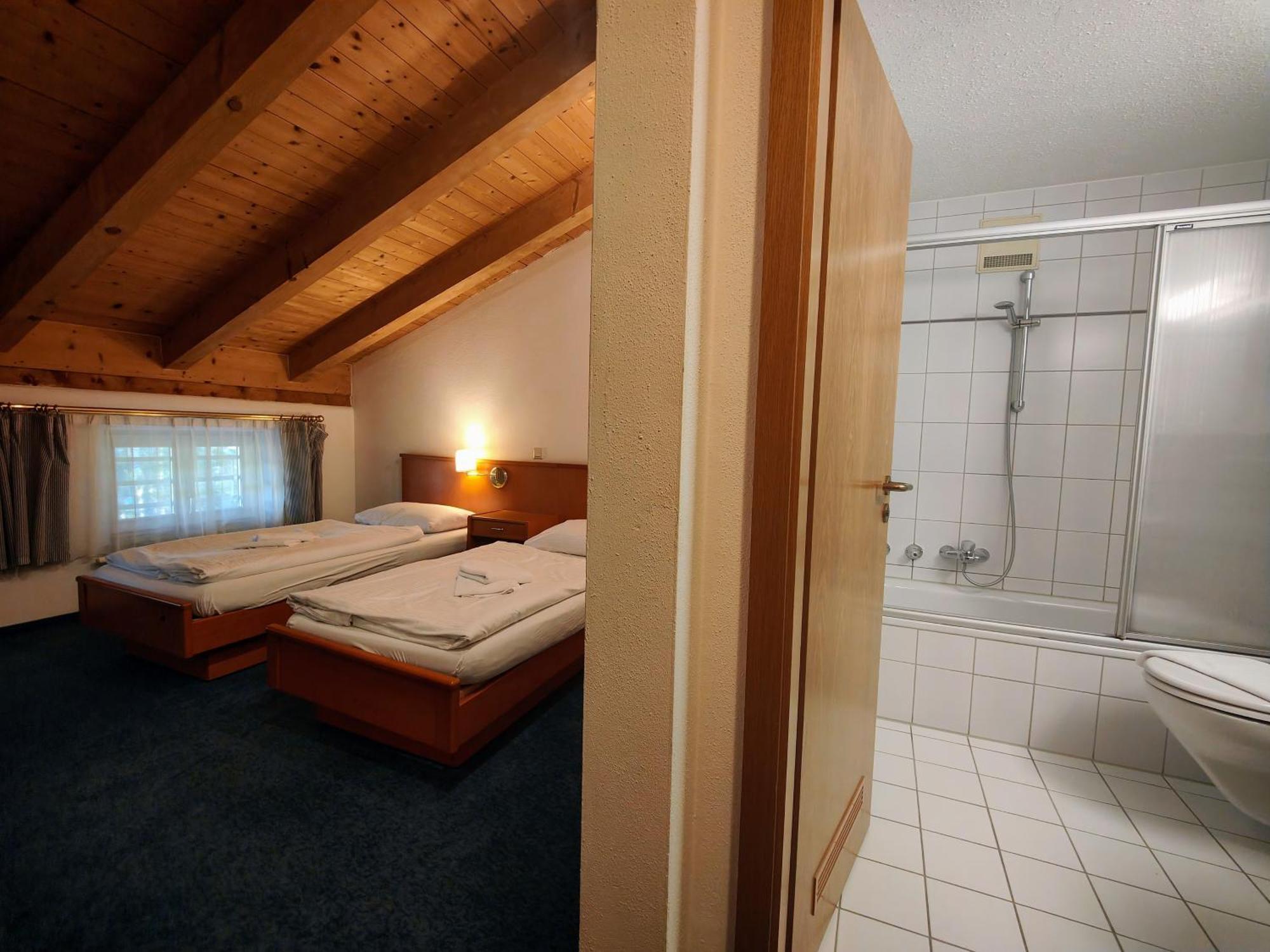 A8 Hotel Im Darchinger Hof Bed & Breakfast - Zwischen Holzkirchen Und Weyarn - Zwischen Muenchen Salzburg Und Innsbruck - Kurz Vor Dem Irschenberg Chambre photo
