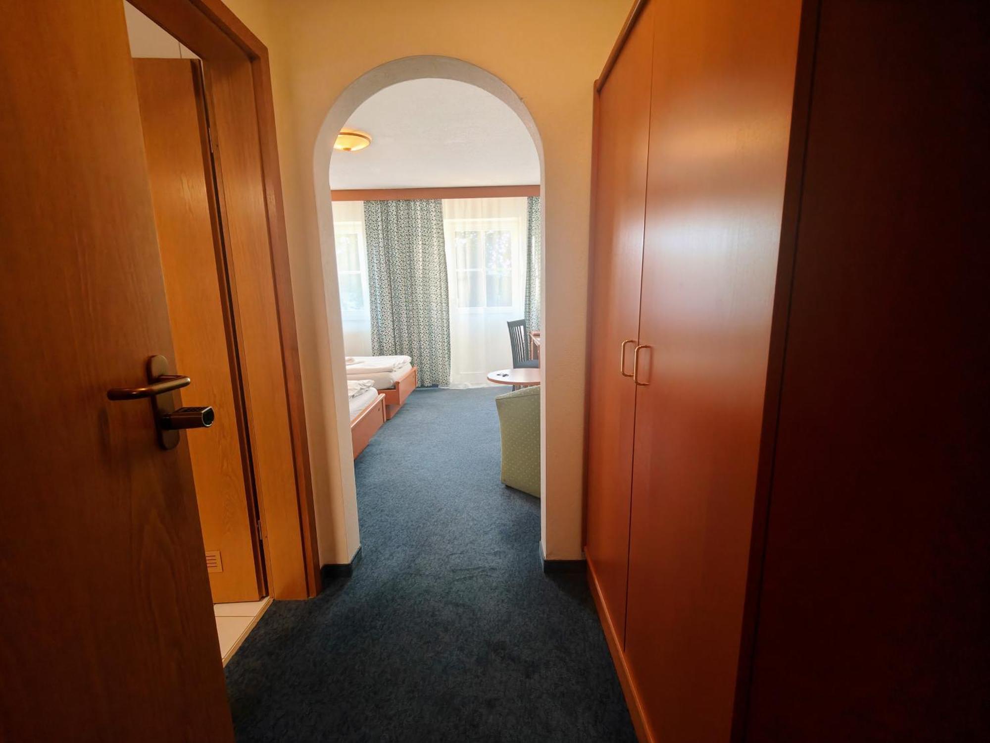 A8 Hotel Im Darchinger Hof Bed & Breakfast - Zwischen Holzkirchen Und Weyarn - Zwischen Muenchen Salzburg Und Innsbruck - Kurz Vor Dem Irschenberg Chambre photo