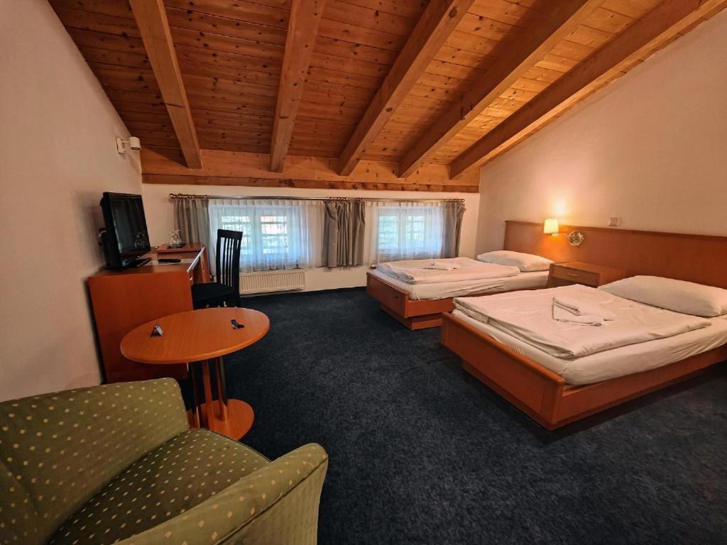 A8 Hotel Im Darchinger Hof Bed & Breakfast - Zwischen Holzkirchen Und Weyarn - Zwischen Muenchen Salzburg Und Innsbruck - Kurz Vor Dem Irschenberg Extérieur photo